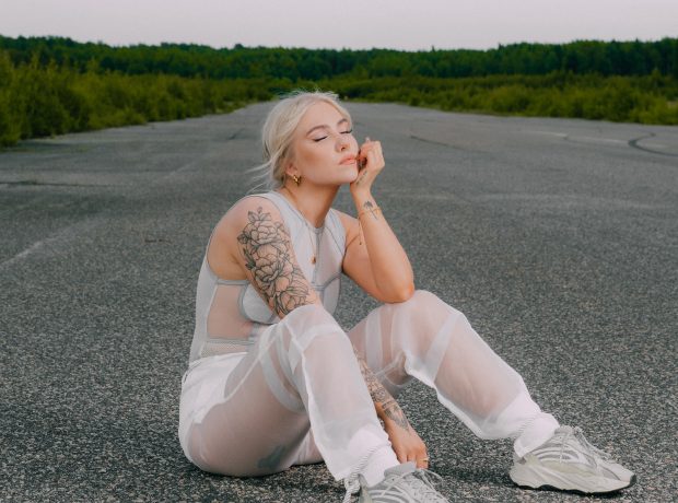 EVELINA JULKAISI HIPHOPIN KÄRKINIMIÄ KUHISEVAN EP:N